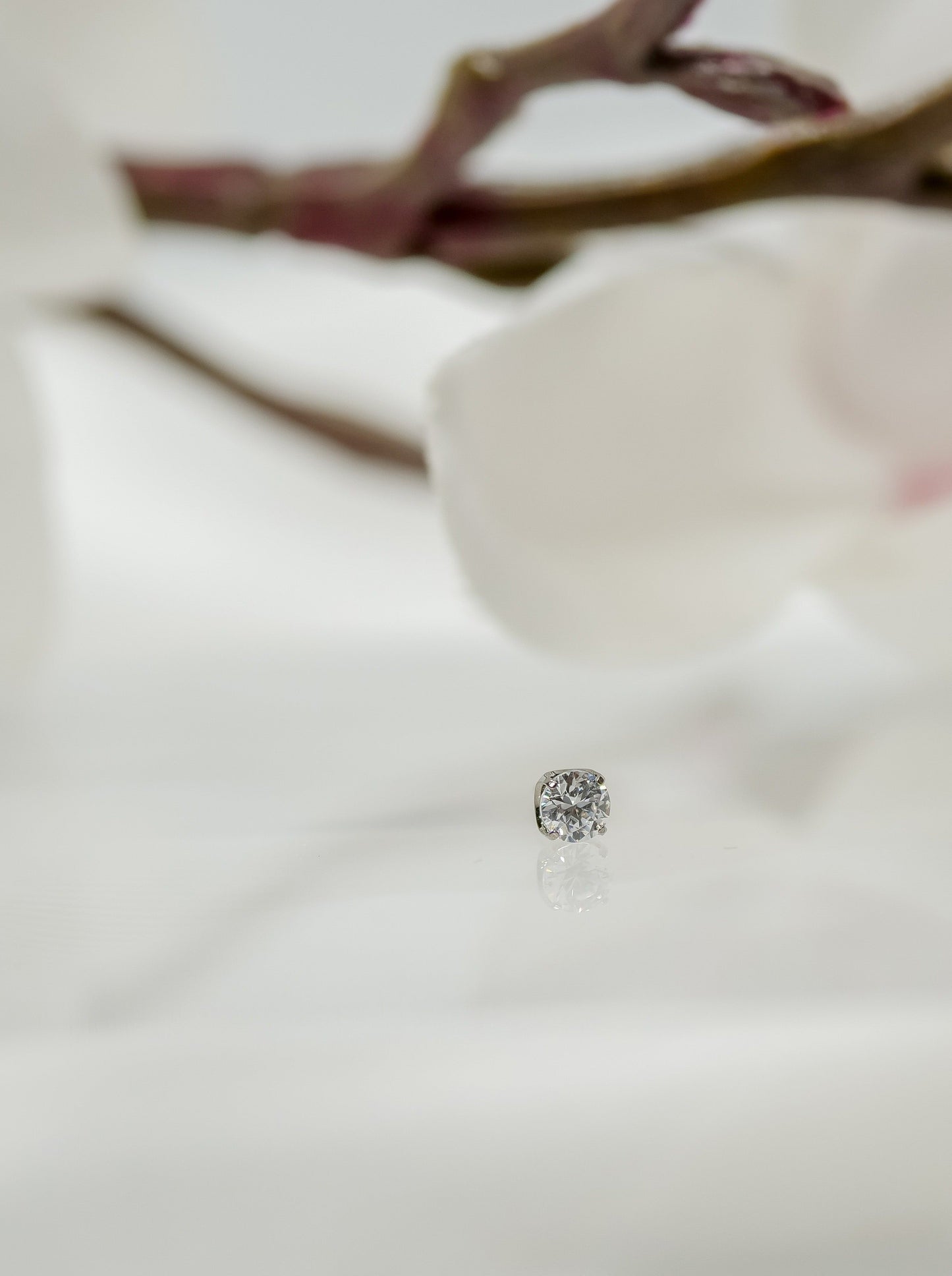 prong set threadless end clear gem perfect for conch, lobe, philtrum, snake bites, medusa lip piercing jewelry