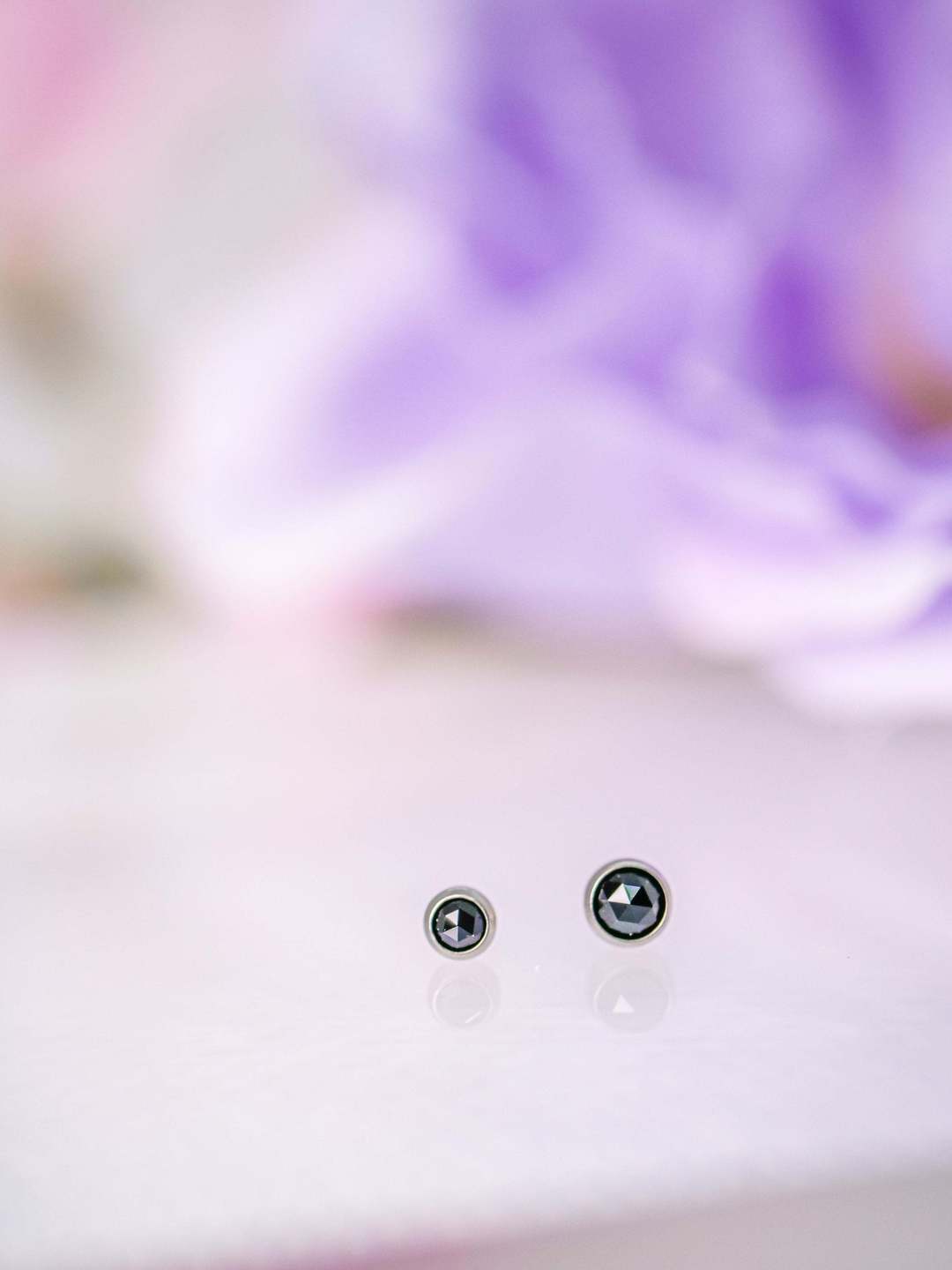 Bezel-set Black Gem End in Titanium by NeoMetal