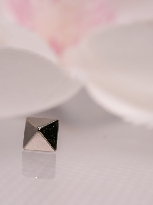 Pyramid Stud - Titanium Threadless End Standard Jewelry