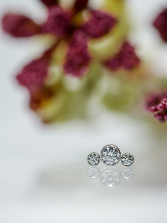 2 1.5mm and 1 2.5mm bezel curved gem cluster