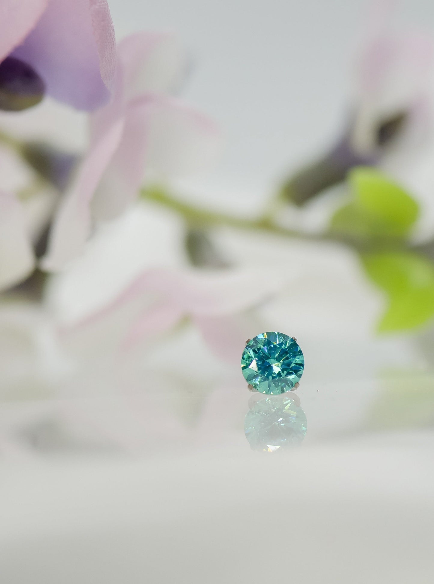 Prong-set Mint Green Swarovski End in Titanium by NeoMetal