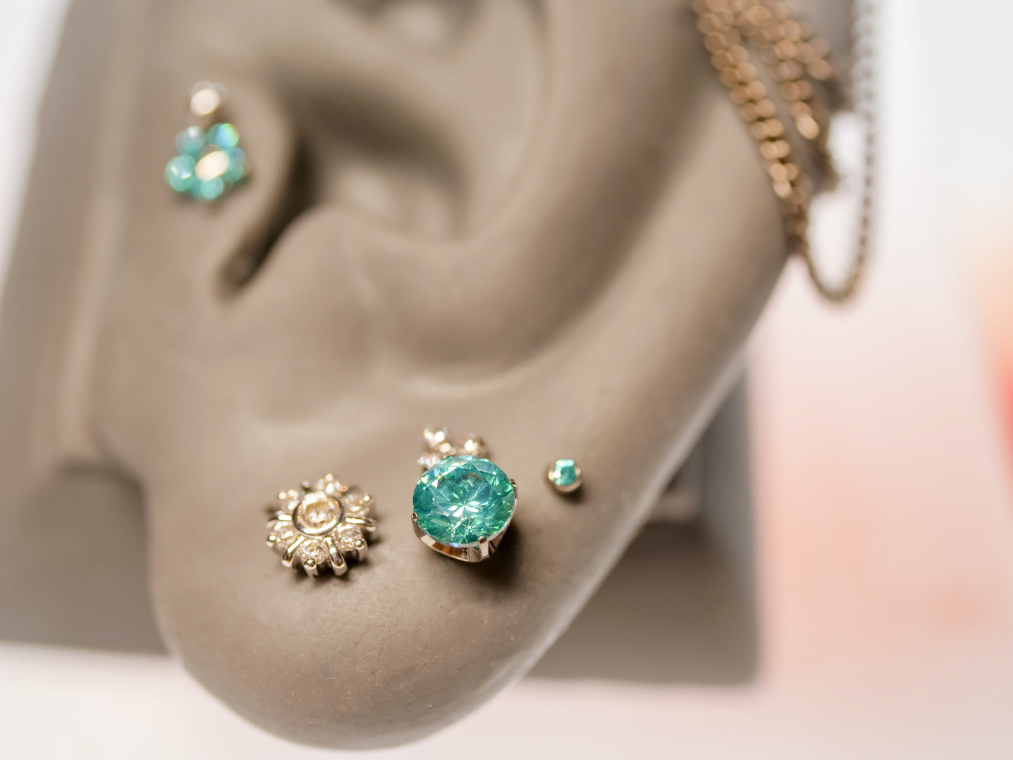 Prong-set Mint Green Swarovski End in Titanium by NeoMetal